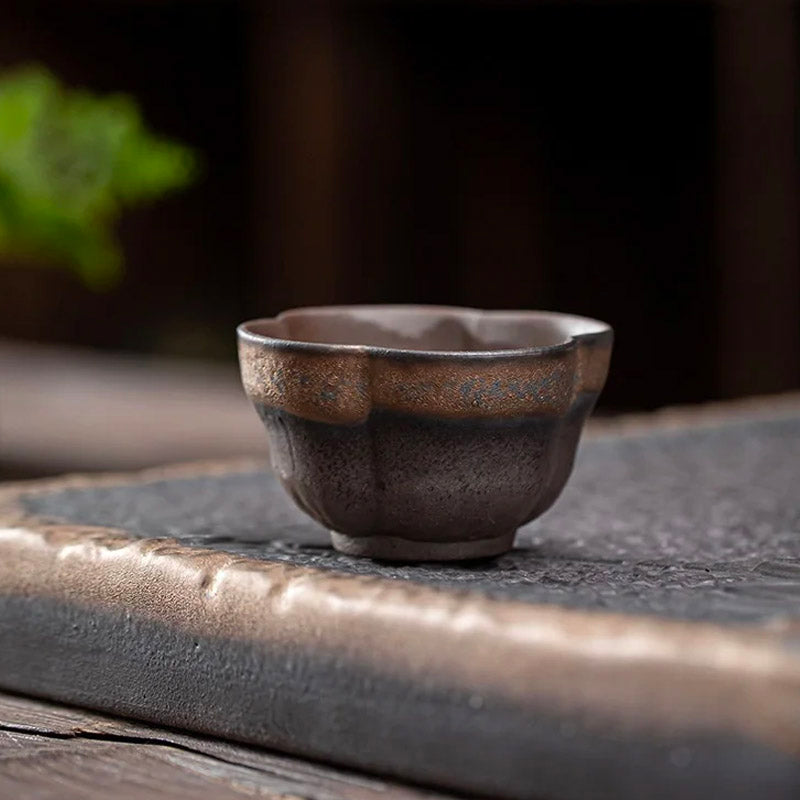 Japanese-style handmade Pottery Flower Gilding Iron Glaze Teacup