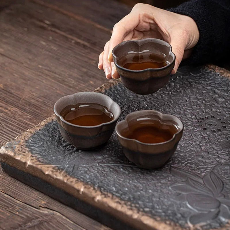 Japanese-style handmade Pottery Flower Gilding Iron Glaze Teacup