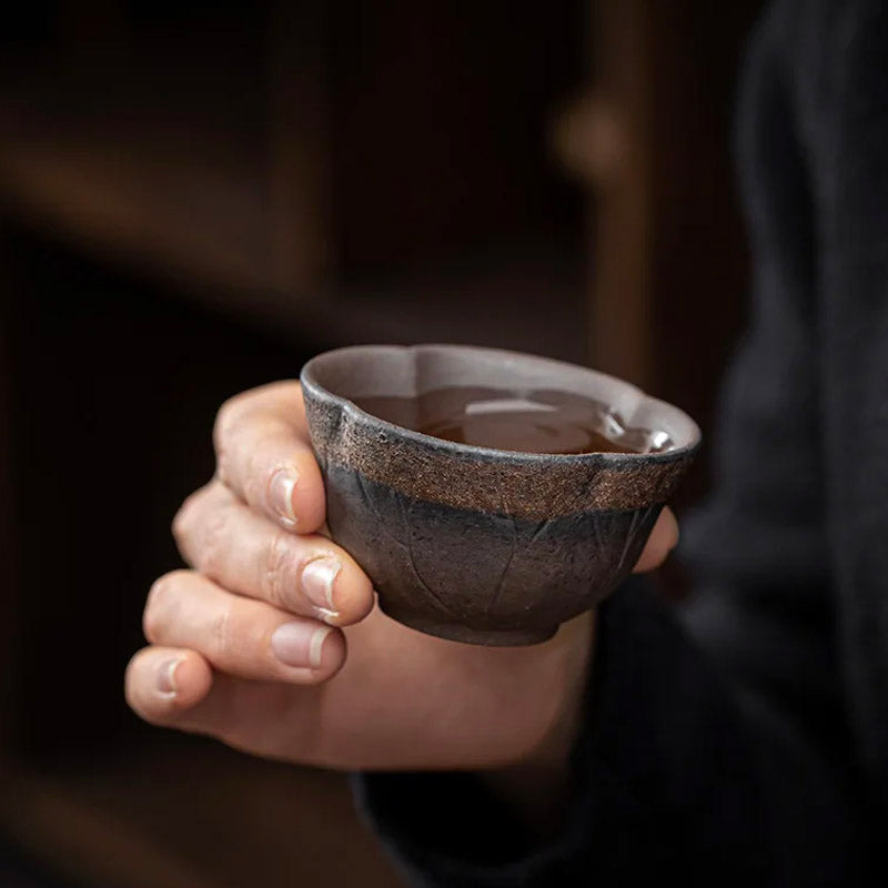 Japanese-style handmade Pottery Flower Gilding Iron Glaze Teacup