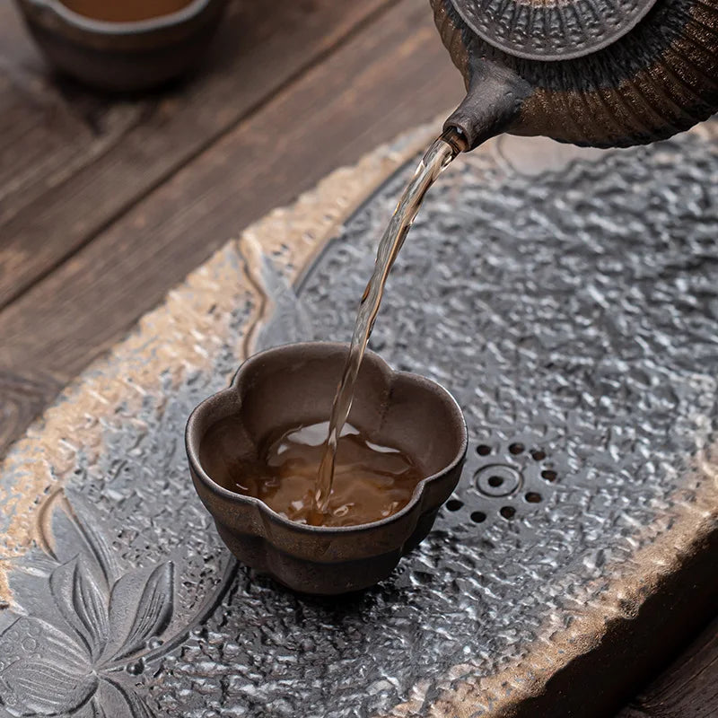 Japanese-style handmade Pottery Flower Gilding Iron Glaze Teacup