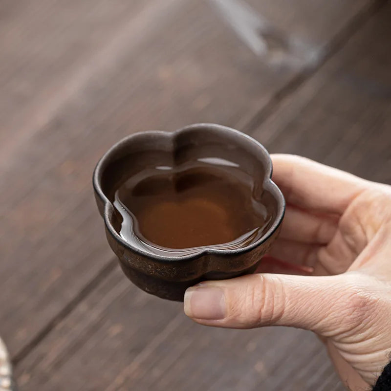 Japanese-style handmade Pottery Flower Gilding Iron Glaze Teacup